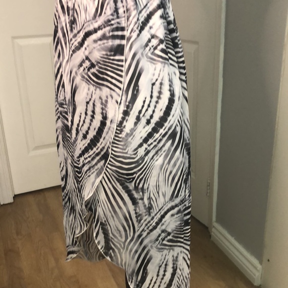 Trendyland Zebra strapless dress size medium - Picture 8 of 14